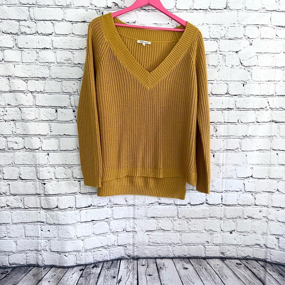 COZY CASUAL. Yellow sweater. Size L